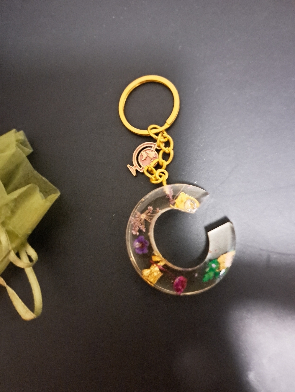 Gold Resin C-Shaped Keychain with Embedded Flowers